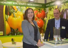 Liesbeth Broekhuizen and Arie van de Wijgert of Komeco focus on fertilizing soil-bound crops, with special fertilizer pellets available for organic farmers.